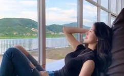 李孝利高清图片